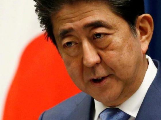 Perdana Menteri Jepang Shinzo Abe attends a news conference after close of regular parliament session in Tokyo