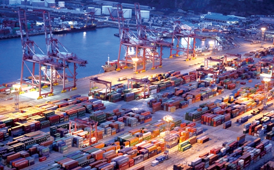Akitifitas ekspor di Pelabuhan Korea Selatan