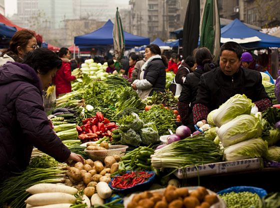 Harga makanan mendorong inflasi naik di Cina.