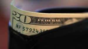 Dolar AS menguat kembali dan mengiring Euro dan Poundsterling ke zona merah. (Lukman Hqeem/Foto Istimewa)
