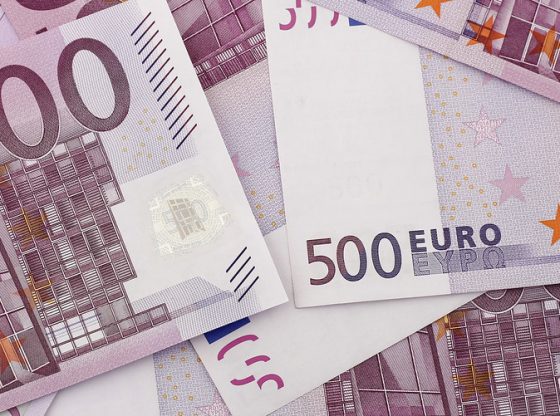 Dolar AS Berjaya, Euro Terdesak Oleh Krisis Italia